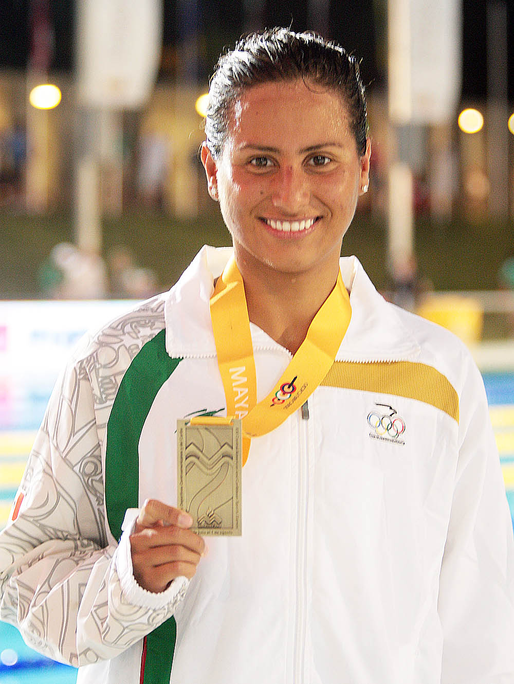  Sirena mexicana Susana Escobar se cuelga el oro en los 400 metros combinados